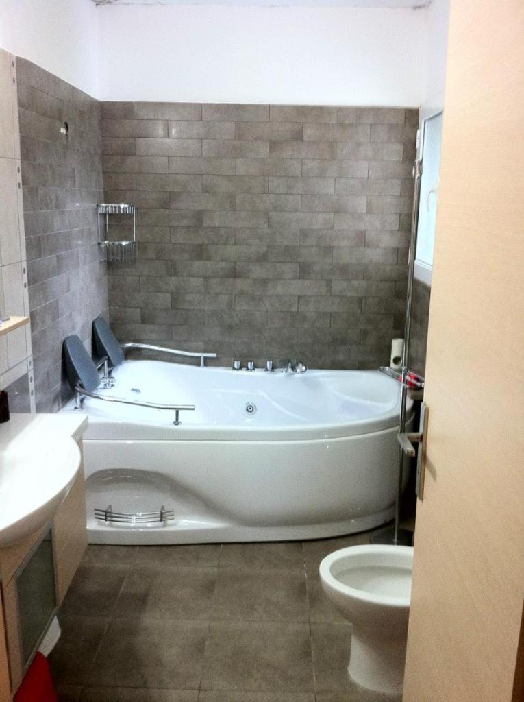 Luxurious 6 Bedroom Villa In A Great Location Chalkís エクステリア 写真